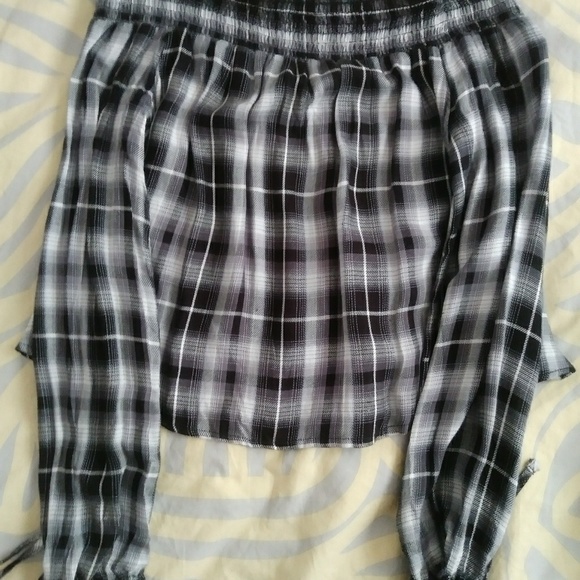 2 Tops - Picture 4 of 5